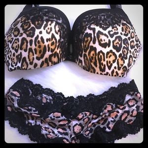 VS push-up Bra+ Cheeky Panty NWT!